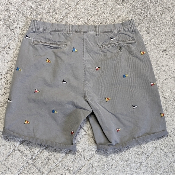 J. Crew Shorts Men's 34 Gray Embroidered Flags Broken In Regular Fit Rolled Cuff - Picture 6 of 7